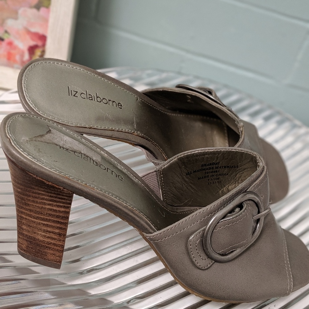 Cute taupe sandals 7 1/2 with wood heels